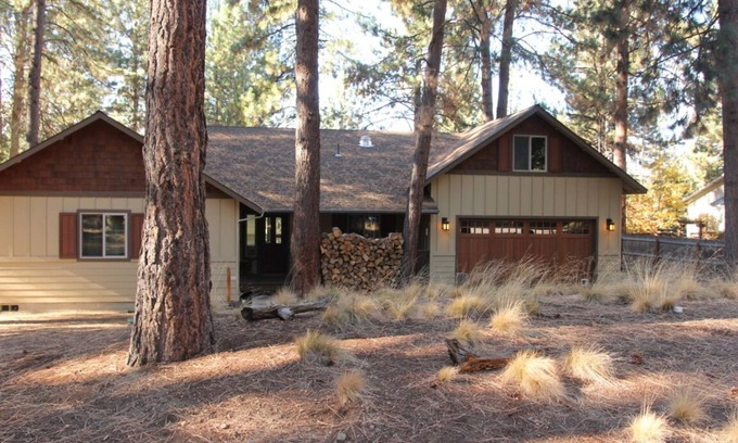 Deschutes River Woods House | Quiet Forest Retreat, 10min from Old Mill