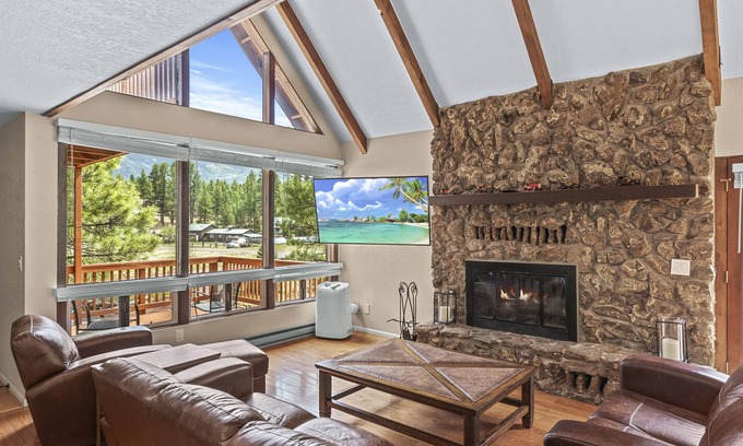 Fort Valley House | Quiet Forest Retreat in Historic Fort Valley