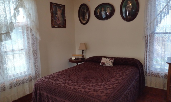 Trinidad House | Quiet FULL-SIZE bed close to town 420 friendly