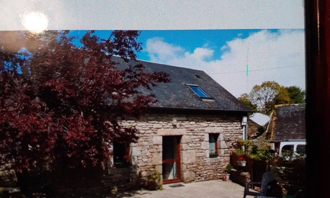 Berrien House | Quiet gîte for 4 people