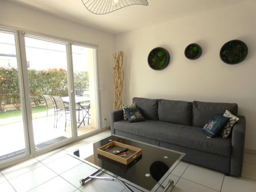Ornex Apartment | Quiet Garden - 10 minutes to Geneva