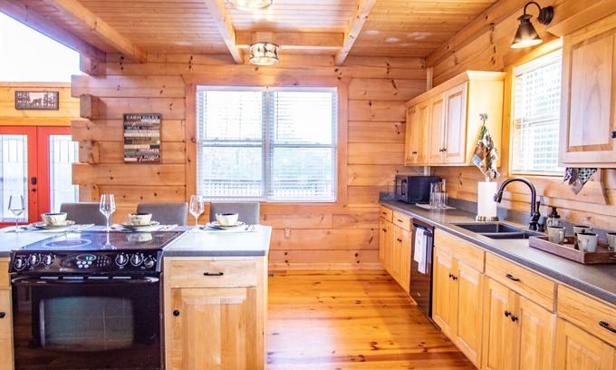 Tellico Plains Cabin | Quiet Getaway, August and End of Summer Dates Available!