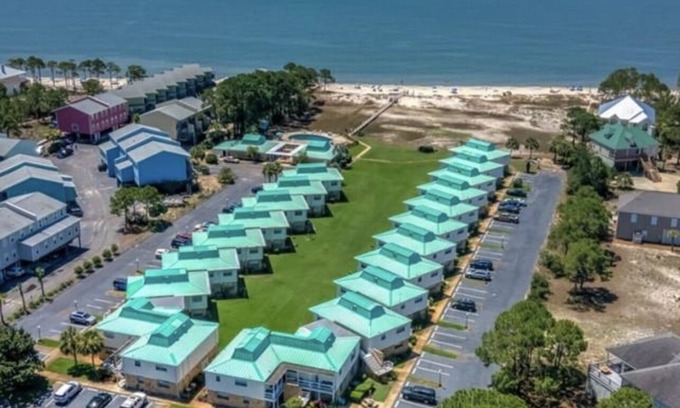 Dauphin Island Condo | Quiet Getaway * Gated Condo Complex * Pool & Amenities -only 40 units