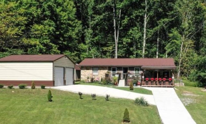 La Follette House | Quiet Getaway