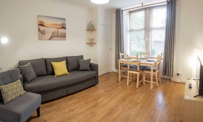 Dundee Apartment | ☆ Quiet Ground Floor Apartment Near University ☆