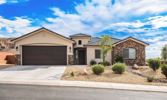 La Verkin House | Quiet Home Near Zion - Wifi - Self Checkin/Out - Outdoor Fire Pit & Grill