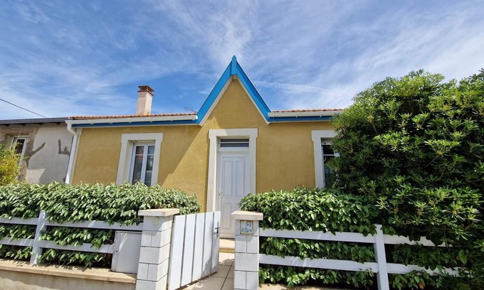 Quartier des Dunes House | Quiet House, 50m from Beach, 2 Bedrooms, Sleeps 5, Pet-Friendly
