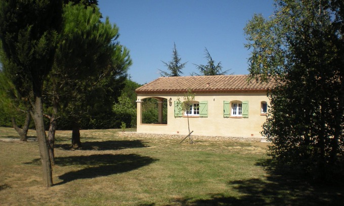 Carcassonne House | Quiet house near a landscaped lake