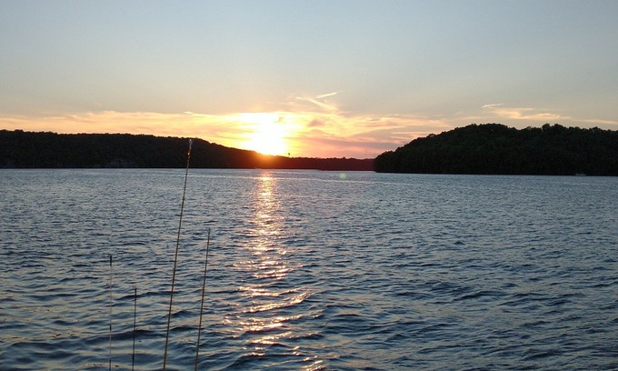 Osage Beach Condo | QUIET LAKEFRONT RESORT SUPER CLEAN CONDO 1 MILE FROM MARGARITAVILLE.