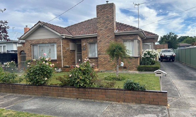 Wendouree House | Quiet little street close to Lake Wendouree, Mars Stadium and Selkirk Stadium.