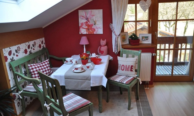 Horn Apartment | Quiet location, balcony, animals on request, near the mountain, up to 3 people,