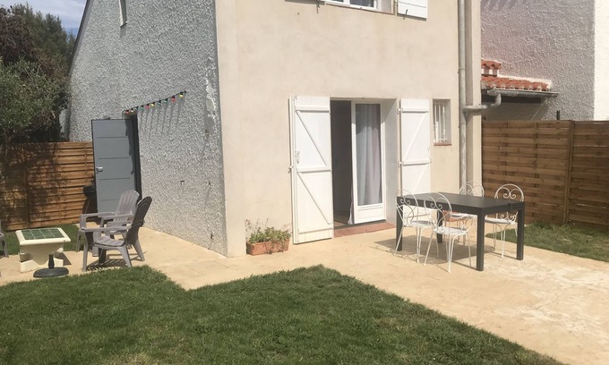 Saint-Cyprien House | Quiet location with garden, bicycles, wifi