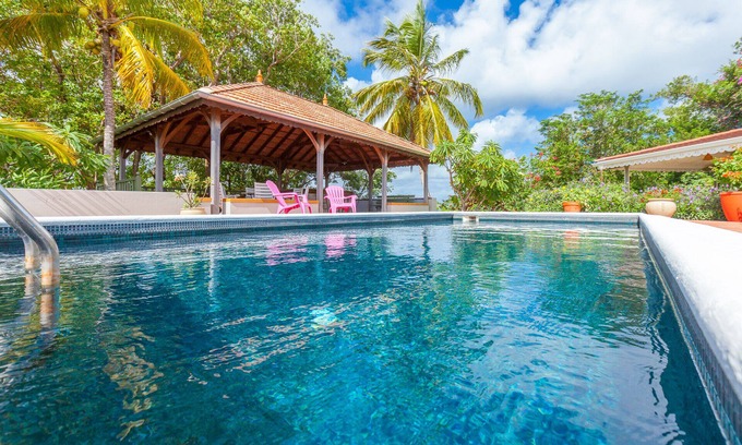 Le Robert House | Quiet lodge overlooking the sea