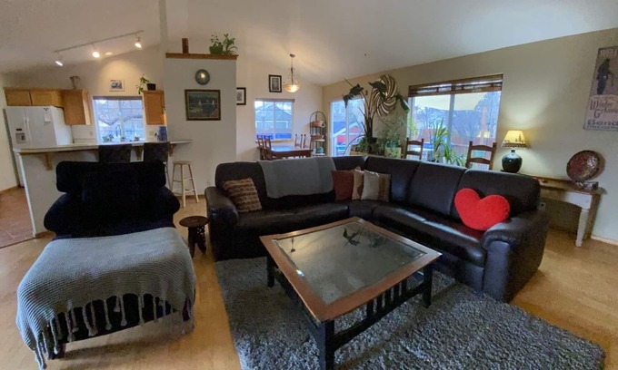 Mountain View House | Quiet Neighborhood * Convenient Location * Fenced Yard* Easy Access
