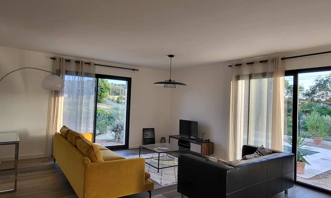 Roquecourbe-Minervois Villa | Quiet new villa - private pool - vineyard views