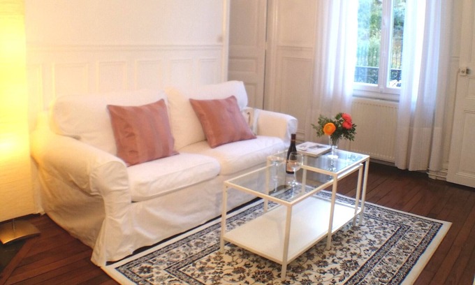 5th Arrondissement Apartment | Quiet, newly decorated apartment in Paris left bank, right at the park