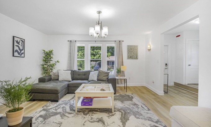 Thorold House | Quiet Oasis near Niagara Falls, Ontario, Canada