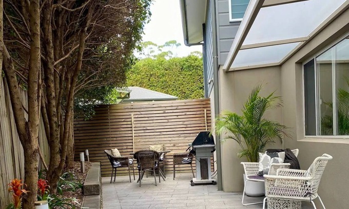 Mona Vale House | Quiet Park Retreat MonaValeBeach