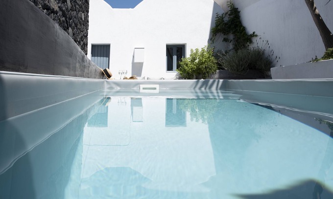 Fira Villa | QUIET PART OF FIRA VERY CENTRAL 3 BEDROOM 2 BATHROOMS SPACIOUS TRADITION MODERN