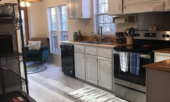 Ironto House | Quiet & Peaceful 3 Bedroom Home Among The Trees