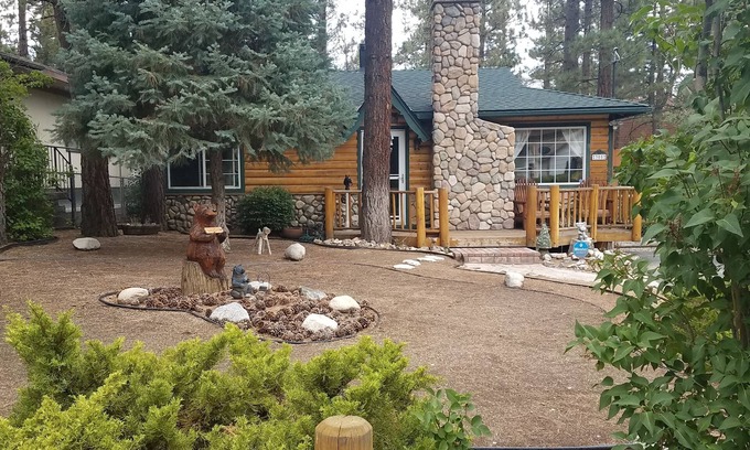Big Bear City Cabin | Quiet, Private Log Cabin, Perfect for Romantic Couples or Small Families!