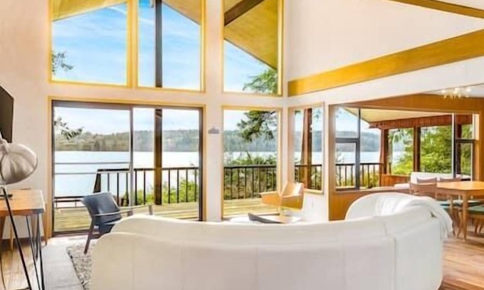 Freeland House | Quiet, private & peaceful beach house