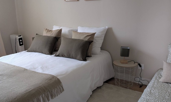 Noyers-sur-Cher Apartment | Quiet, restful accommodation 9 minutes from the zoo and close to the castles.