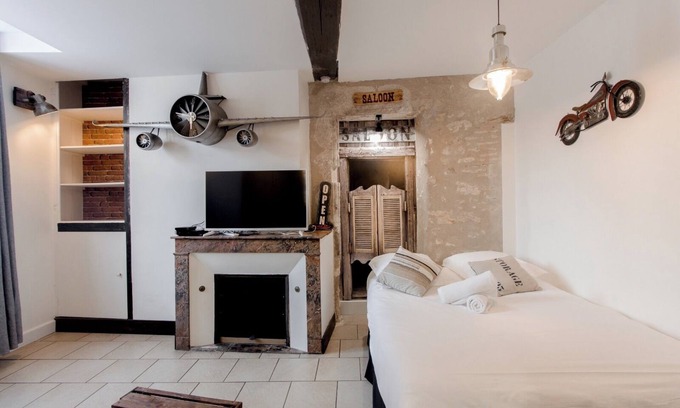 Orleans Apartment | Quiet Saloon Studio - Orléans center