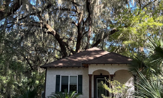 Valona Cottage | Quiet, Secluded Cottage, Close to Sapelo, Birding, nature, fishing Free wi-fi!