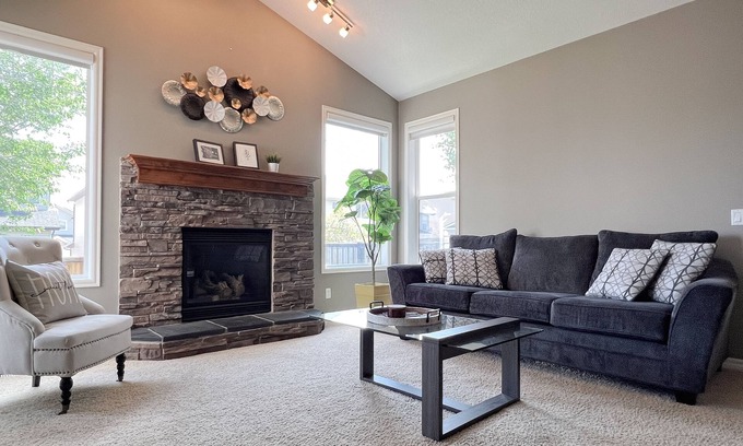Kincora House | Quiet & Secure 3BR Entire Home Sweet Home/Office
