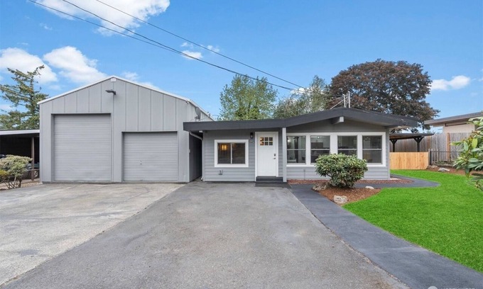 SeaTac House | Quiet Spacious Home Near Angle Lake