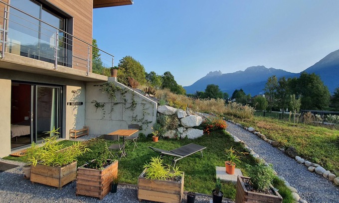 Chaparon Apartment | Quiet studio with garden and mountain views - Lake Annecy