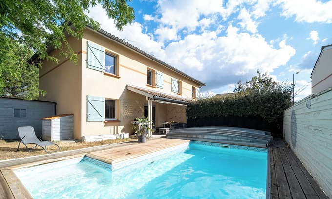 Saint-Simon Villa | Quiet swimming pool & bbq villa accessible by public transportation in Toulouse