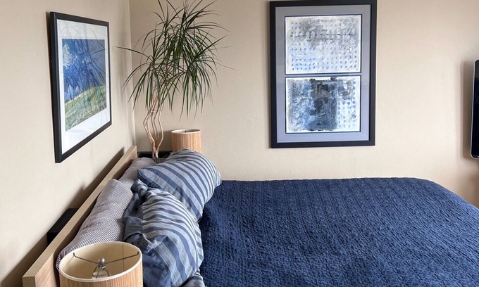 Russian Hill Apartment | Quiet top-floor flat central to all the marina/russian hill/fort mason sites