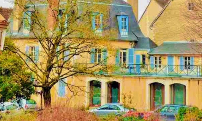 Auxerre House | Quiet town center, terrace and pool table, parking nearby