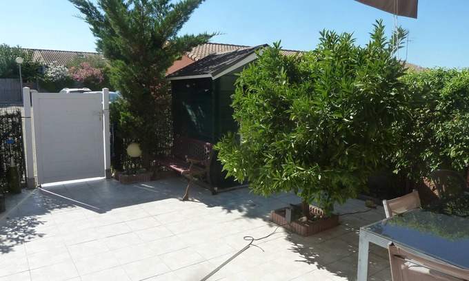 Aigues-Mortes House | Quiet villa, air conditioning and terrace, secure development, 1 private parking space