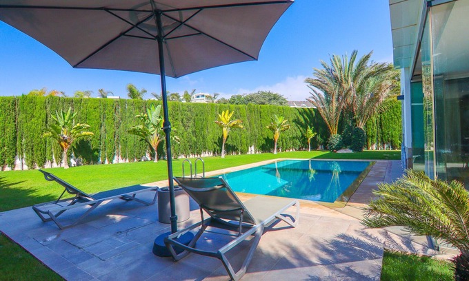 Taghazout Villa | Quiet Villa Taghazout-Villa-Deluxe-Mobility bath-Garden view
