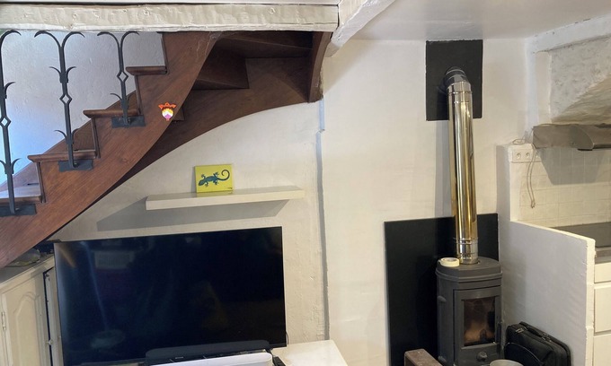 Coaraze House | Quiet village house close to river and walks