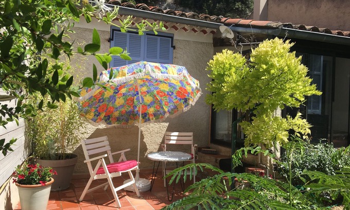 Carces House | Quiet village house with garden