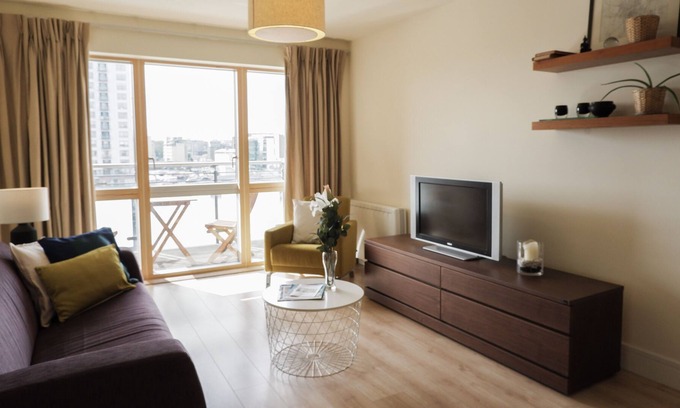 Grand Canal Dock Apartment | Quiet Waterfront Apartment