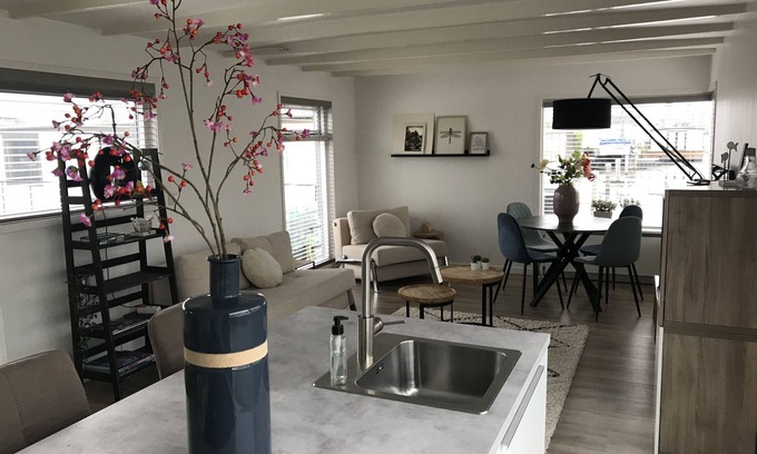 Municipality of Aalsmeer Boat Rental | Quiet Waterloft near Amsterdam and Schiphol WS17