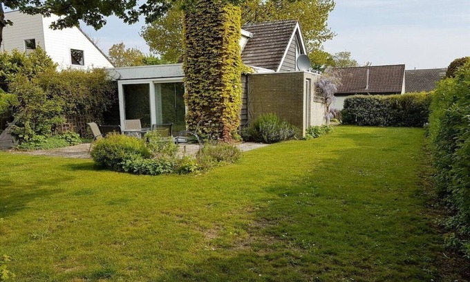 Bruinisse House | Quietly located holiday home in Zeeland