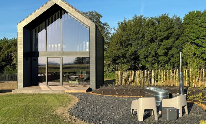 Bohon House | Quietly located lodge for 2 with a shared pool