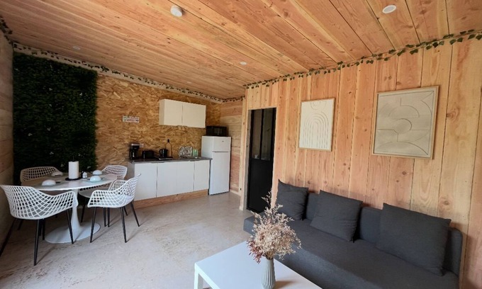 Tourves Ski Chalet | Quietly surrounded by vineyards