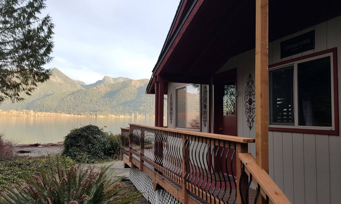 Amanda Park House | Quinault Cottage Cove Stay & Play" OR "Relax & Revive In Olympic National Park