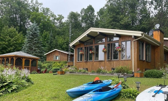 Aumond House | Quinn Lake House, Deleage, Quebec