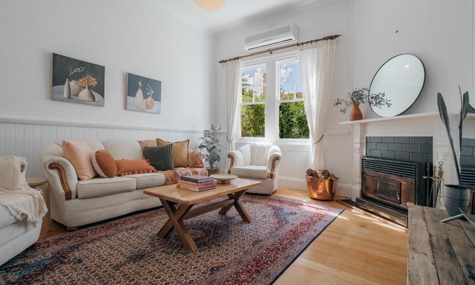 Armidale House | Quinn's Cottage - Central Armidale