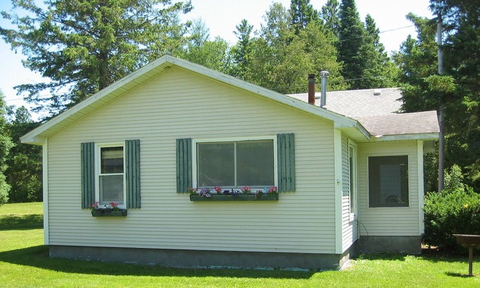 Cheboygan Cottage | Quint Cottage on beautiful Mullett Lake in Northern Michigan