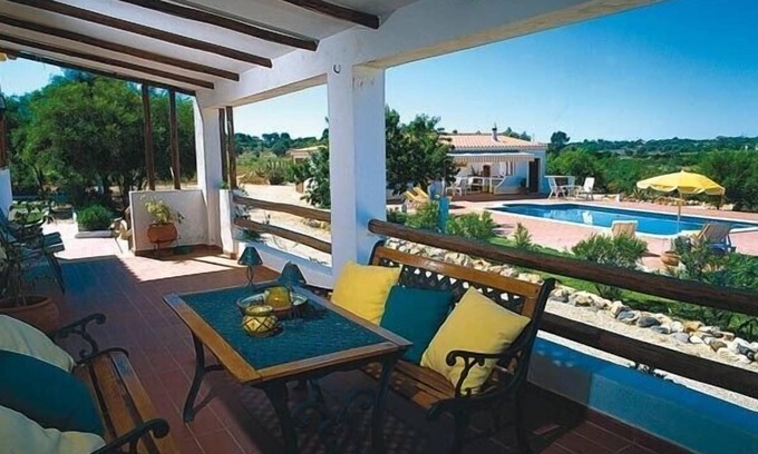 Carvoeiro Other | Quinta da Aroeira is a captivating old farmhouse