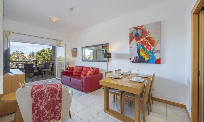 Areias de Sao Joao Apartment | Quinta da Barracuda Upper Floor Stylish 1-bed Apartment 200 metres from Beach